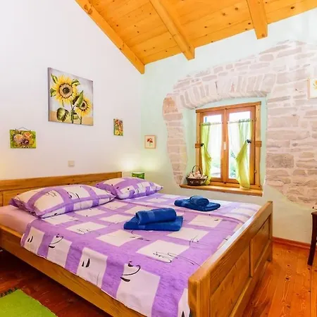 Loreta By Istrialux فيلة