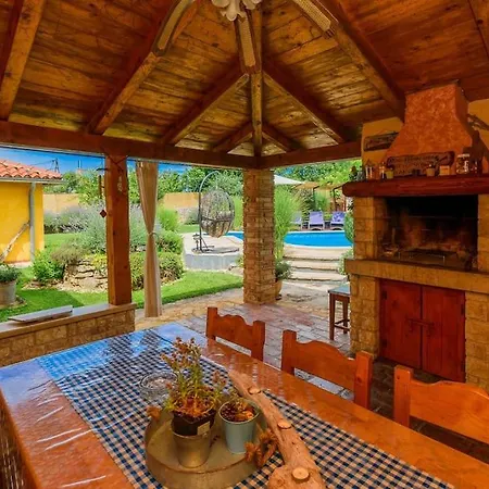 Loreta By Istrialux *