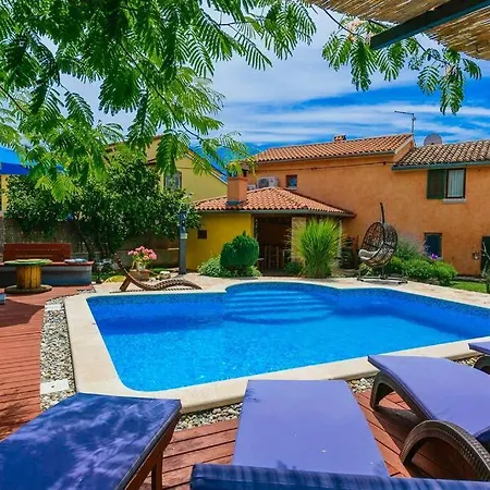 فيلة Loreta By Istrialux *